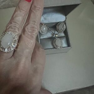 Elegant Gold and White Jewelry Set ring necklace, and earrings